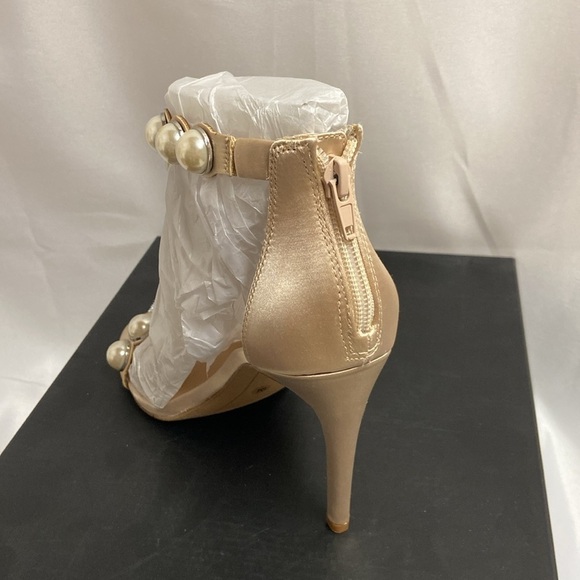 INC Raechelle T-Strap Pearl Embellished Heels Beige Satin Size 6 NIB - Picture 3 of 6